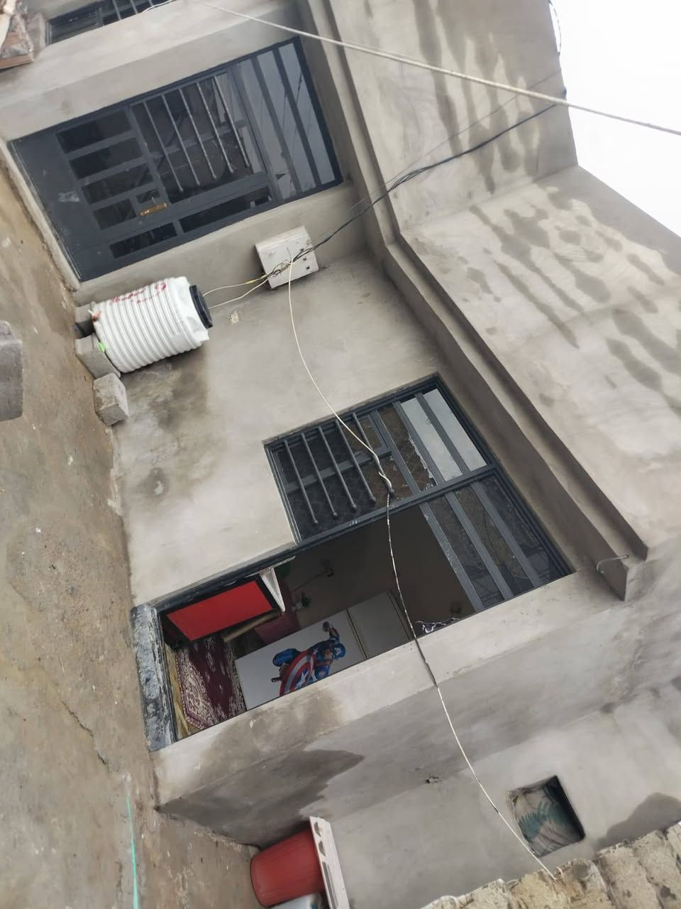 بيت للبيع مقابل التأميم النزلة الثانية شارع الحسينية مساحتة ١٦٠ متر واجهة ١٠م ونزال ١٦م كامل يحتاج فقط كاشي
بي ثنين غرف نوم
استقبال
صالة
مطبخ
ترك خلف البيت
للتفاصيل اتصل على الرقم ***********
بيت للبيع مقابل التأميم النزلة الثانية شارع الحسينية مساحتة ١٦٠ متر واجهة ١٠م ونزال ١٦م كامل يحتاج فقط كاشي
