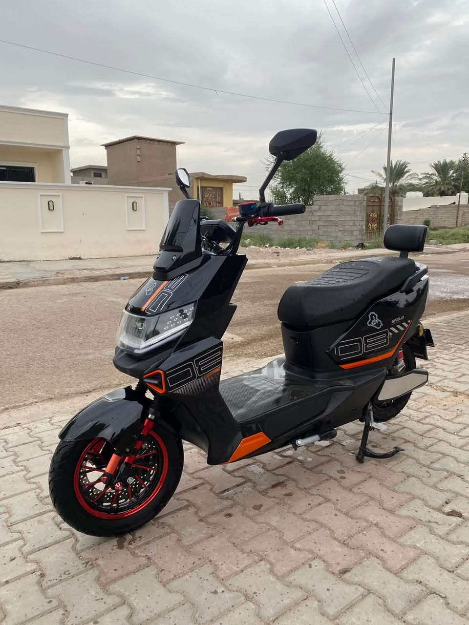 دراجه شحن ملكه  استخدام 5 اشهر نضافه فول مملعوب بيها بلاديه مكان بغداد *********** السعر 850 وبيها مجال للشراي على ايدي وصلها ويه الصور شوف تفاصيل اكثر مال بطاريه وقوتها
