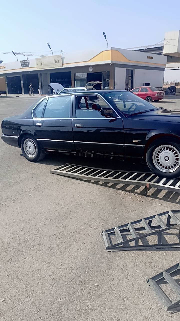 BMW 740Li موديل 1993 رقم اربيل 
سيارة فول مواصفات دبل جام 
باب طويل 
V8سلندر
تبريد شغال دبل جام 
سنوية جديدة 
سيارة جاهزة 
بدون ضربة طكت جاكوج ما بيها 
مصبوغا عام جمالية 
مكان سيار اربيل 
58وبي مجال
***********واتساب
