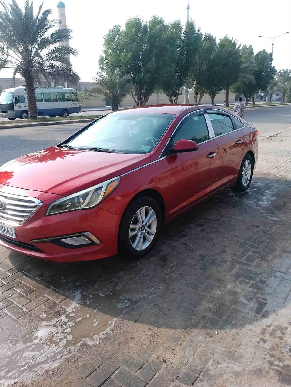هونداي سوناتا موديل 2016
وارد امريكي 
السيارة مكفولة ماعدا الدعامية الامامية تبديل 
مابيها اي صبغ محرك كير وحدادية مكفوله وتايرات جديدة والتبريد نظيف
سعرها ١٢٢ ورقه وبيها مجال بسيط 
المكان البصرة
رقم الهاتف / ***********
