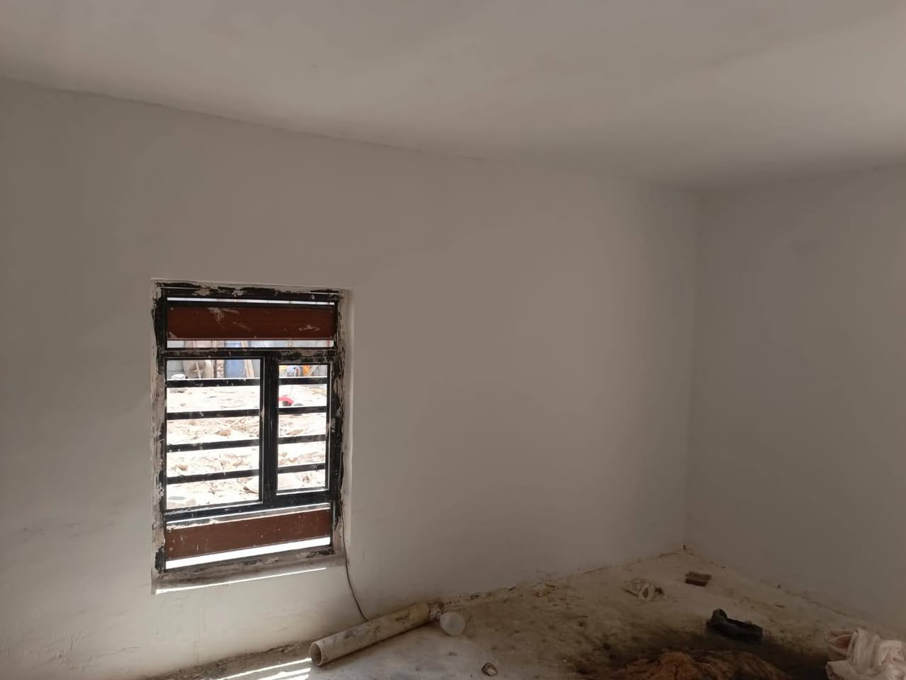 📐 المساحة: 200 متر
📜 طابو صرف
🏡 بناء قديم، يتكوّن من:

- غرفتين
- صالة
- مطبخ
- استقبال
- صحيات

📍 الموقع: منطقة القرية العصرية، أول فرع من جهة اليمين.
🚰 تبليط ومجاري بالباب.

💰 السعر: 60 مليون قابل للتفاوض
🔹 البيع نصف العقار أو العقار كامل حسب الاتفاق. ***********
