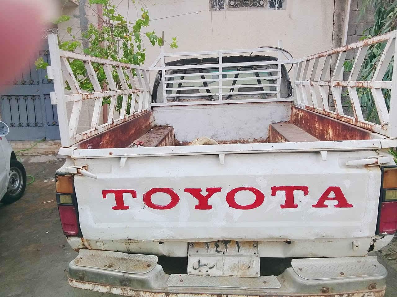 سيارة بيكم تيوتا موديل ٨٠ رقم اربيل 
للتواصل ***********
