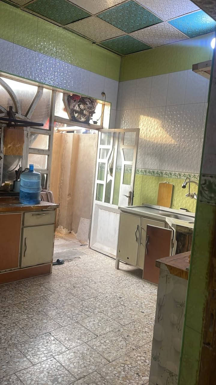 سلام عليكم اني مكلف بنشر
 بيت ١٠٠ قابقين مربعة يحتوي على أربع غرف نوم استقبال ومطبخ  وصالتين و٣ حمامات البيت صب كونكريت بناء جمهوري بشارع جامعه الكفيل قريب على مدرسة الوردية وهاذه رقم صاحب البيت 
***********
