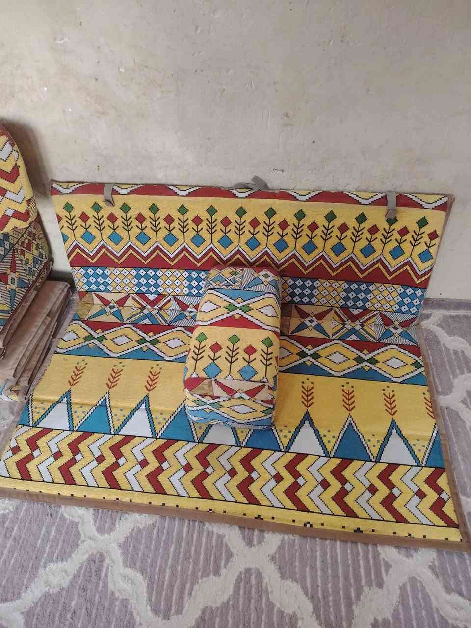 جلسة البر 4 قطع +4متاكي+فرشه  طول 3 والعرض 2 متر للبيع السعر 250 عنوان بصره سفوان رقم الهاتف *********** واتساب
