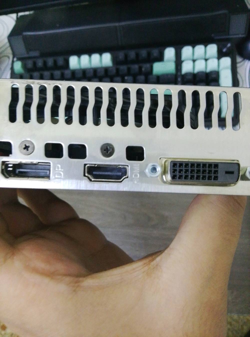 سلام عليكم
كرت شاشة RTX3050/6GB
من ماركة Asus
استعمال شخصي قليل ما مفتوح حرارته اقصى شي توصل 73 
السعر خاص