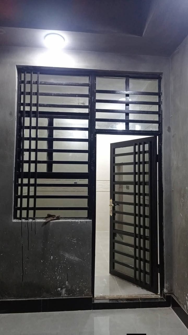 بيت 100متر طابو زراعي سند 25 مشمول بل تطويب صب كونكريت عنوانه مدخل العباسيه خلف معرض حيدر السلامي السعر 45 وبيه مجال ***********
