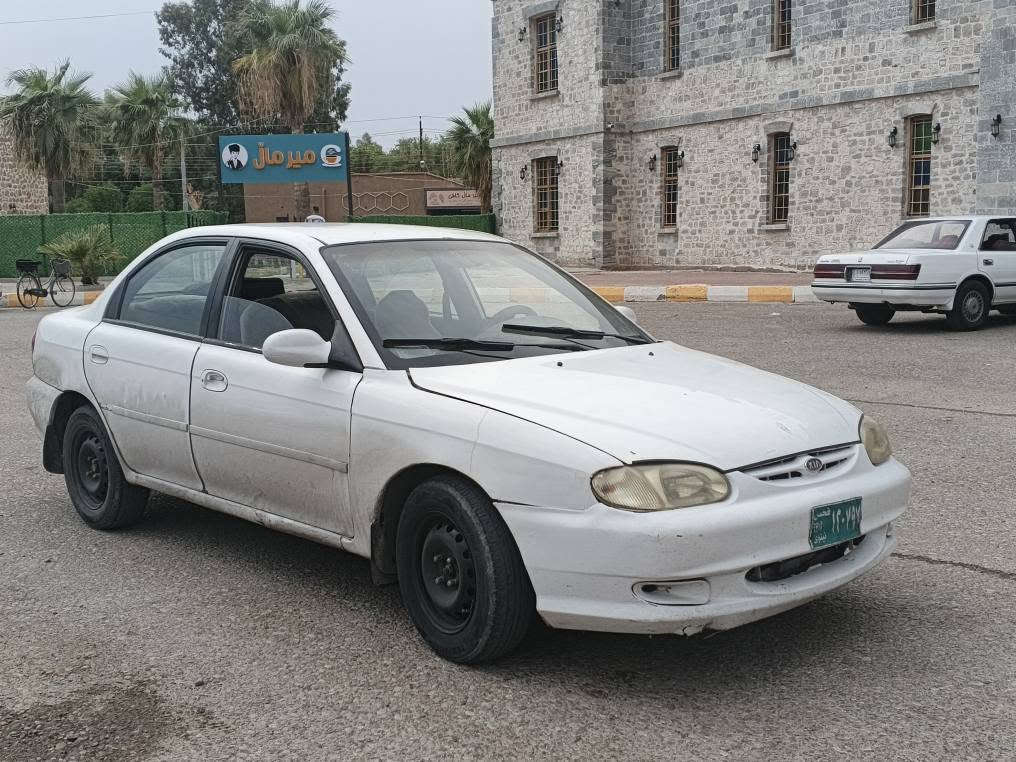 كيا سيفيا 
موديل 2000
ئارم پلاستيك هه وليره 
زور خاوينه 
به شه رتى مه كينه و گير 
بوياغى زور جوانه 
ده بل و سه درى تازه گوراوه 
قوفل مه ركه زى 
ته قه و ره قه ى نيه 
فه حس كردنى له كفريه وه تا سليمانى 
نرخى 18گلا و شتى برايانه 
پيى بچو پاشان بيكره 
ز.م *********** كيفري, ديالى
