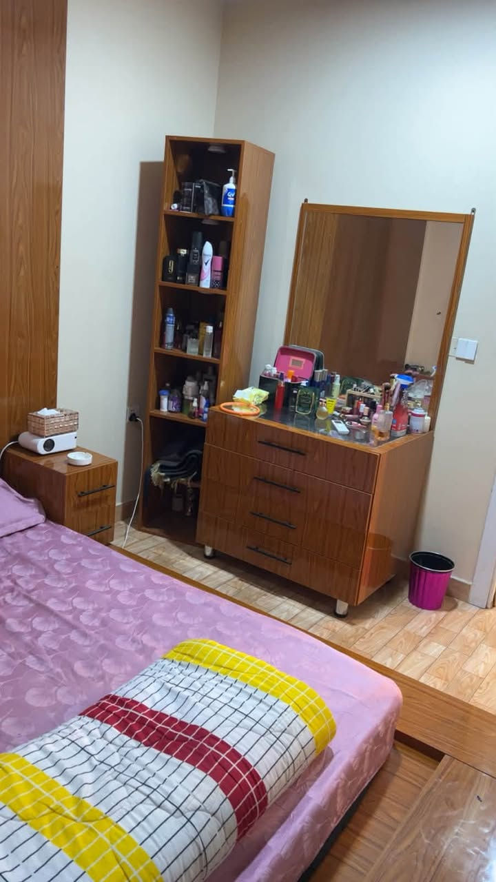 سلام عليكم
شقه موثثه للبيع مساحه 80متر تحتوي على بلكونه خارجيه وغرفتان نوم وصاله استقبال وصحيات ومطبخ  
السعر  65 مليون وبي مجال 
مسدده 4 سنوات 
للشراء الاتصال على الرقم 
***********
للاستفسار الاتصال على الرقم
