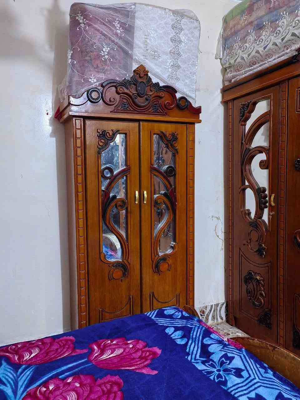 غرفه اخشاب • مستعمله • حالة جيدة