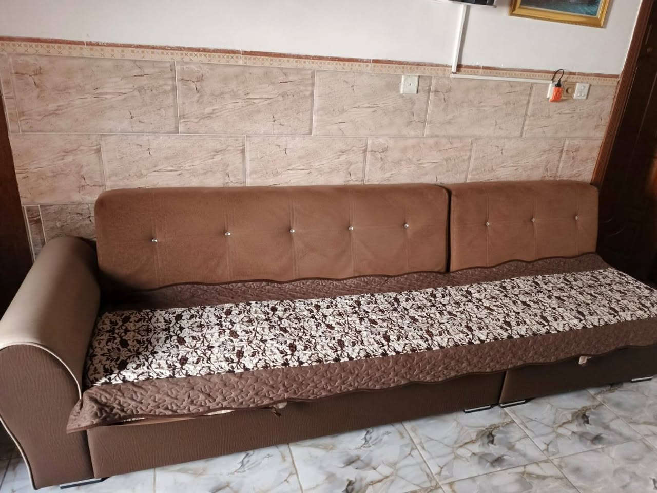 قنفات للبيع 5 قطع 7امتار السعر 75 وبيه مجال الاستفسار هاذا الرقم ***********
