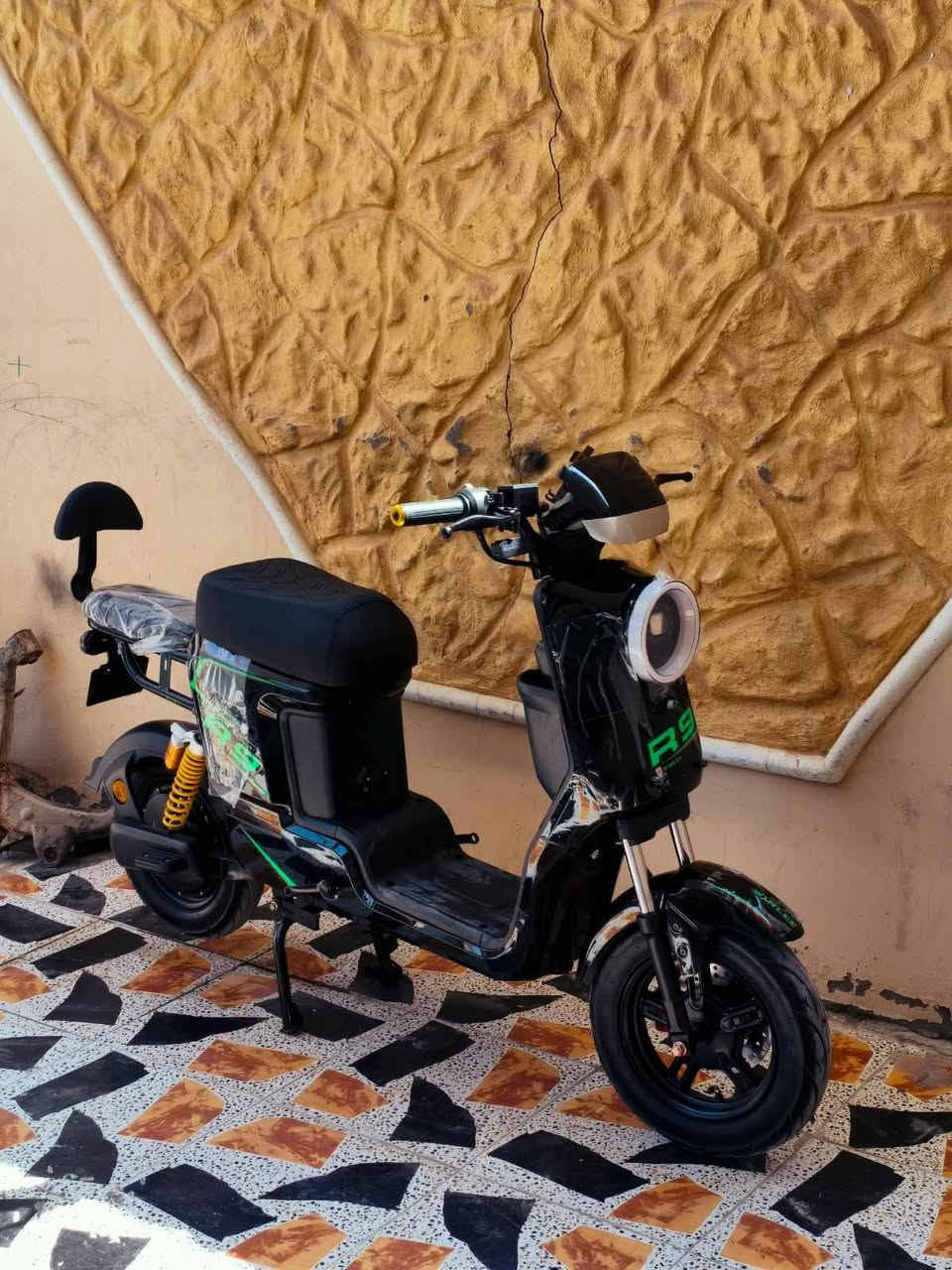 R9 ٢٠٢٧ • بطاريات ٣٢أمبير×٥ • بصره كرمه علي