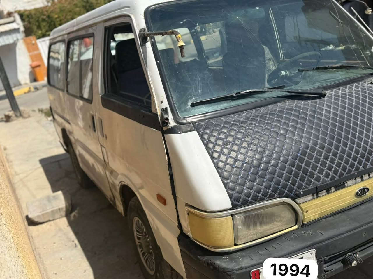 السلام عليكم سياره كيا بسته للبيع أو مراوس حسب لقناعه رقم بغداد بسمي موديل 94 كير ومحرك خير من الله صدر جديدكهربائياتها  كلهه شغاله   السياره شويه رادلهه ترتيب لسعر 30وبيها مجال لاستفسار عل هذه رقم ***********
