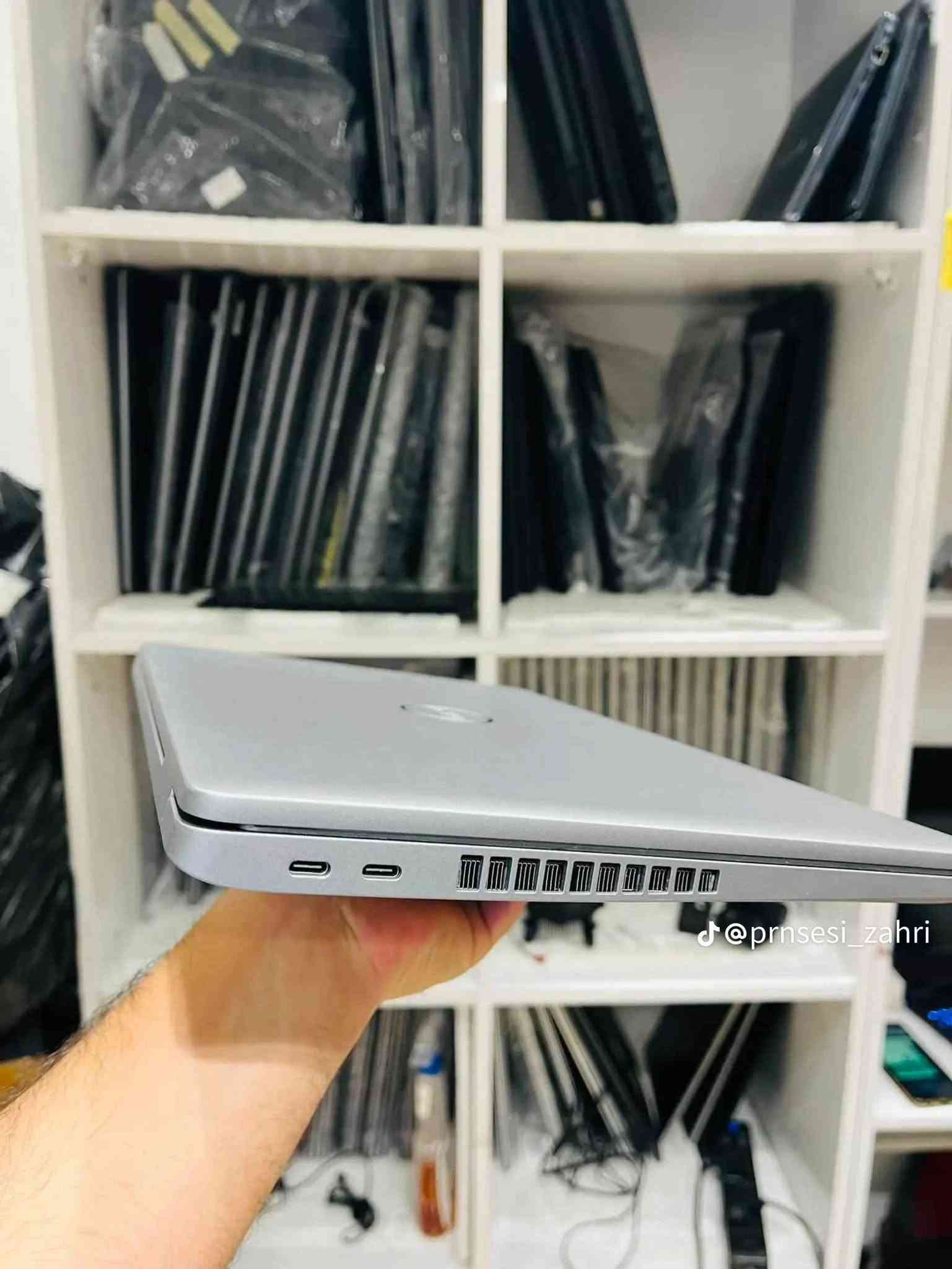 ديل ٥٥٣٠ • كور i5 جيل ١٢ • SSD ٢٥٦جيجا
