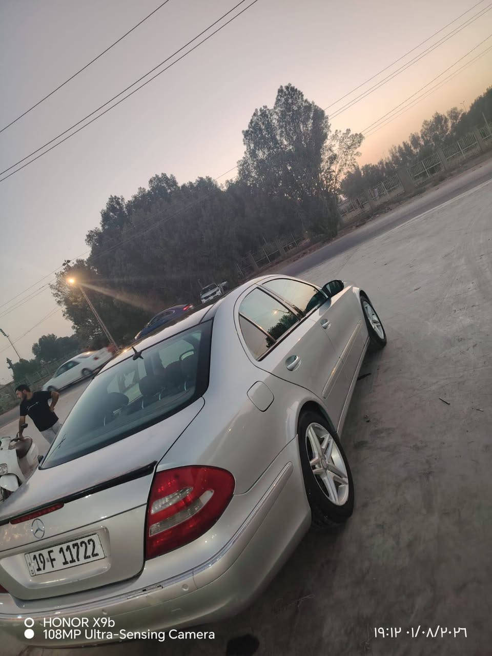 للبيع مرسيدس خليجي موديل 2005، رقم كربلاء وباسمي، السيارة بحالة جيدة، فيها بنيد صبغ فقط، والباقي مكفول. للاستفسار والاتصال: ***********.
