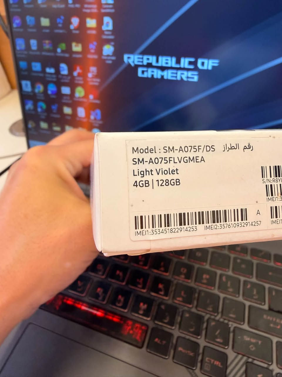 سامسونك A07 مستعمل 
ذاكرة ١٢٨ 
رام ٤ 
مستخدم يوم واحد فقط 
كل ملحقاته كاملة 
ويا زجاج حماية وكفر 
للبيع بسعر ٢٣٥ الف 
للعلم سعر الجديد ٢٨٥ الف
