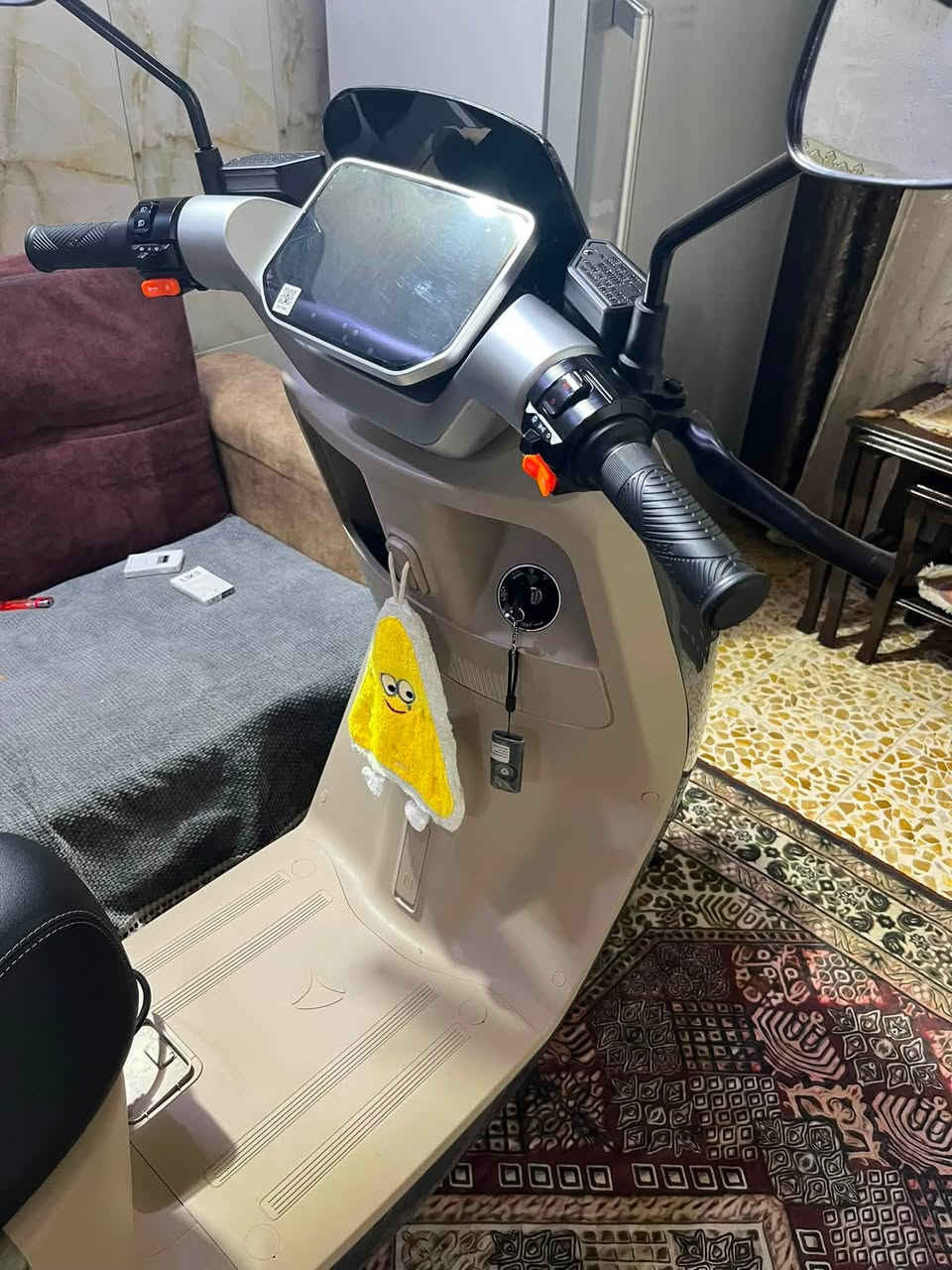 ايبوك
ماشيه 95 كيلو فقط
1400 
***********
