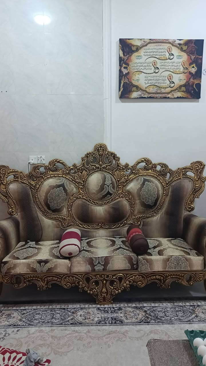 سلام عليكم
تخم للبيع 
٦ قطع وطاولة مربعة 
للبيع ٫ نظيف وبدون أي كسر 
السعر ٤٠٠ وبي مجال 
مكلف بالنشر 
***********
