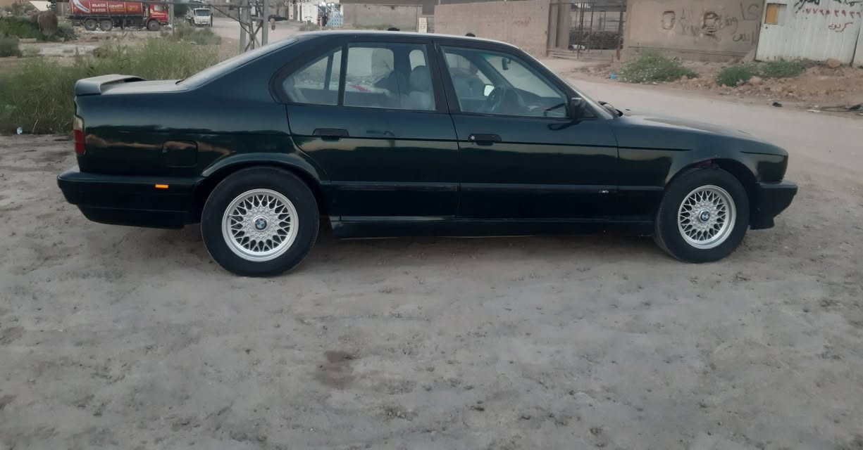 سلام عليكم
البيع BMW حجم 525اصل مسكر عدل 
كير ومحرك خير من الله موديل 1991
ويل خلية حاوية دركه m
اربعه بوب وجنطه قفل بريمون
جام كهرباء كله مري منفصل 
مسجل شاشه سماعات 6
باتري جديد بور جديد 
صدر خلفي مامي جديد 
داخله نضيف ABS شغال
كله شغاله سايد بريك
وضعيات كير شغالE.S.☆
سياره جاهزه مال جناي ومصروف عليه هواي 
رقم بغداد شرط تحويل 
مكان بابل الإسكندرية /السعر 51
***********
