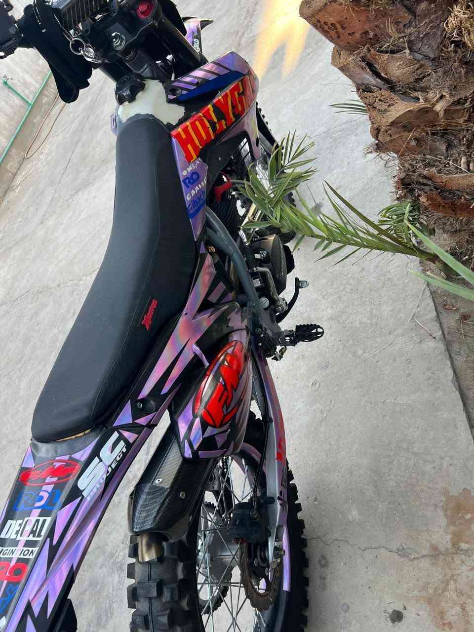 ه دراجه قفاز نوعيه xmotos محرك 250cc صالنصه كاربون فايبر مرقم أربيل رقم مميز دراجه مصارله هواي من نازله بحاله الوكاله للبيع بمليوني و100 وبيه مجال مكاني الدوره مهديه ثاني رقمي ***********
