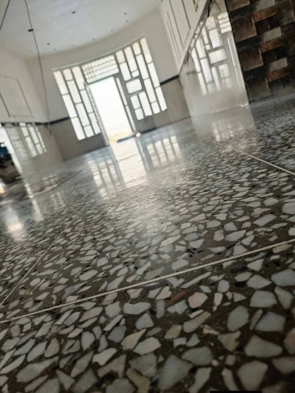 جلي وتنضيف كافه نواع الرضيات
***********/;/ ***********

نص مكتوب في الصور:
- جلي وتنظيف وتلميع كافة انواع الكاشي والمرمر بإدارة: حازم ***********