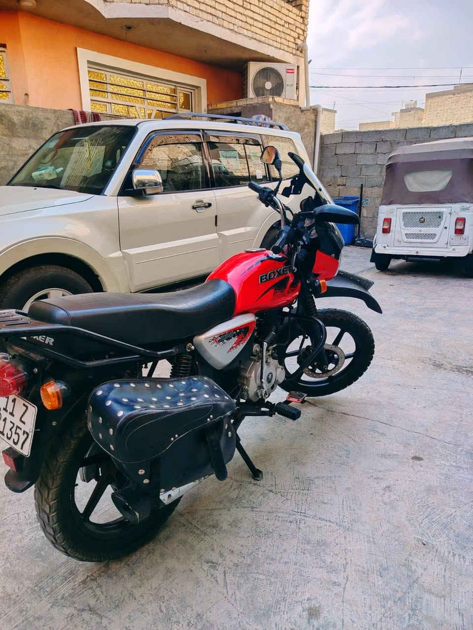 بوكسر 23 مرقم بغداد بأسمي  دراجه نضيفه مبدله بوشه وبستم شركه الجنط وياهة هدية دراجه مابيهة اي نقص  بالعافيه ع الياخذهة  رايدهة ب 2,250 مكاني بغداد الشعله ***********
