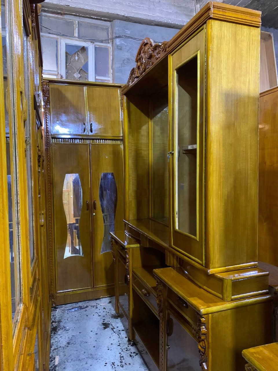 غرفه ست ابواب طابقين استعمال قليل زان مصري داخل وخارج صاج الضهر جرجوبه شد براغي
السعر 950الف
العنوان حله شارع ابو القاسم مجاور الجامع ابو القاسم 
الرقم ***********
