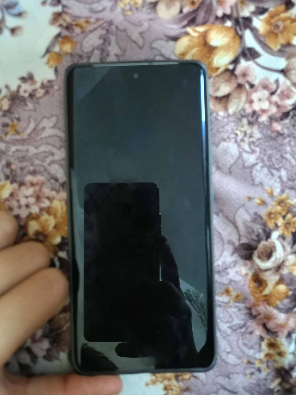 ريلمي جيتي6 مكسور ضهر فقط ذاكرة 256رام 12 معالج سناب دراكون 8 جين3 كل الالعاب 120فريم كامرة فول معا شاحنة 120 واط السعر 330بي مجال بسيط ***********

