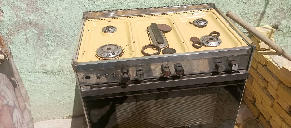 طباخ للبيع سعر مناسب 75 بمجال بالحسينيه سكلات رقم الموبايل ***********
