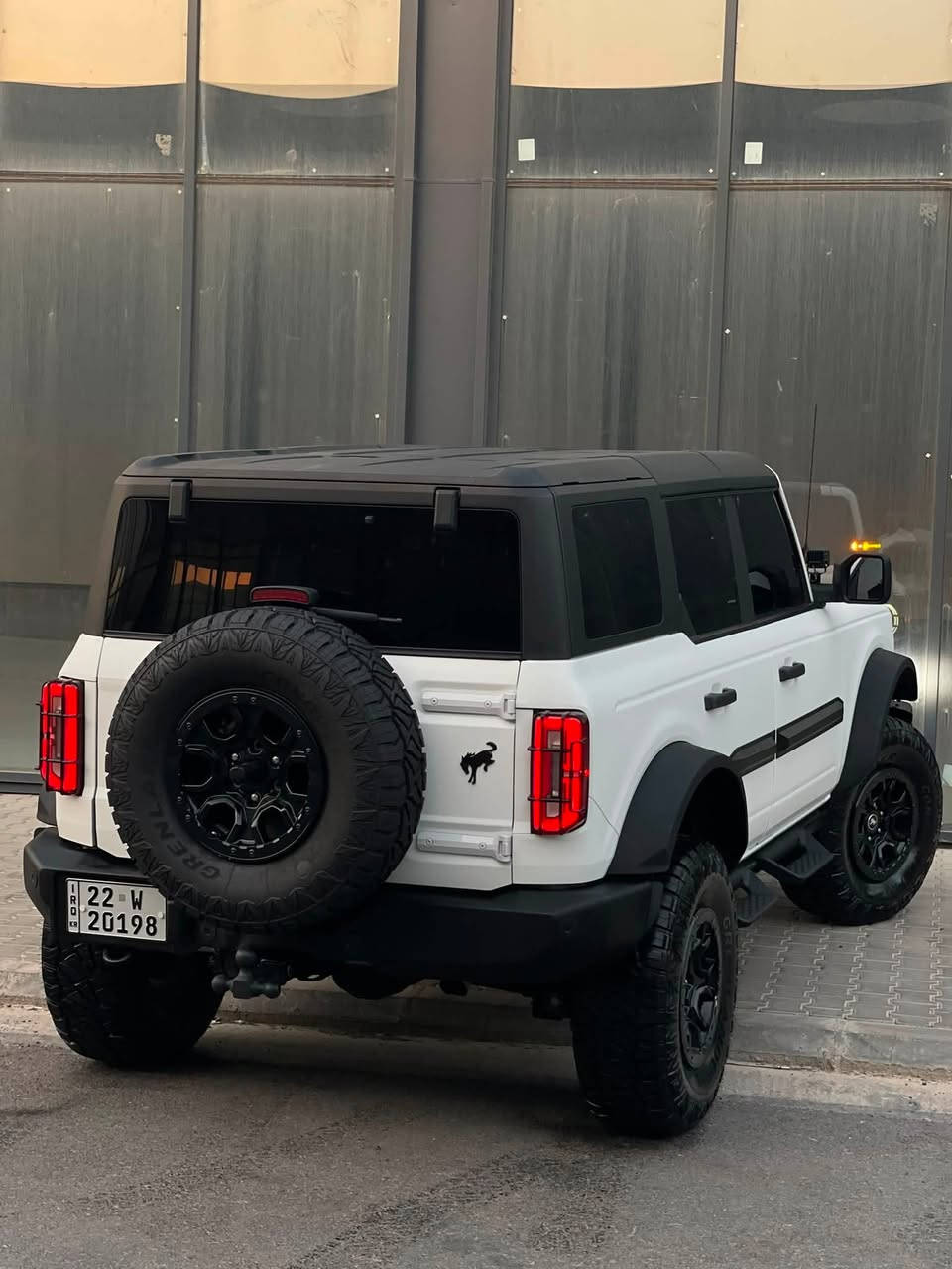 سلام عليكم 

فورد برونگو 2024 Wild trak🇺🇸🇺🇸

السيارة بيهة نص جاملغ و نص بونيد بدون تبديل بدون ايرباك 

مكان السيارة سليمانية 

محرك 6 سلندر توربو چارج 

مواصفات wild trak
شاشة جبيرة 
كامرات ٣٦٠ درجة 
رادار ٣٦٠ درجة 
شحن وايرليس 
اطفاء ذاتي 
حساس امامي و خلفي 
5 دكم السيارة 
شاشة اندرويد 
كشنات جلد 
كشنات كارباء جهتين 
كشنات هيتر 
استيرن هيتر 
بصمة ابواب 5
تشغيل عن بعد 
گيج الكتروني 
نضام AUX
دعامية امامي حديد رابتر 
بلاجيكتور رابتر 
دبلات foox
لوييات رابتر 
فندرات عريض 
لايتات ليد 
بگلايت ليد 
فور ويل 4*4
سقف متحرك 
داخل جلد لونين كلش مميز 
دوسات حديد 
ماشية ٢٧ ميل فقط 

السيارة مغلفه PPF طافي ضمان ١٠ سنوات 
بيهة كتاب تضليل 80% 
السيارة مصروفة علي كلش اهواي و بلواقع احلي 
كير و مكينة كله ابشرط بدون اي خلل 

سعرة ٣٧٠$ بي مجال 

رقمي *********** 

السيارة بسمي ابشرط تحويل او وكالة
