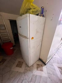 ثلاجه للبيع شرط التجميد جانت متروكه سعره 130 الف وبيه مجال للشراي 0770...