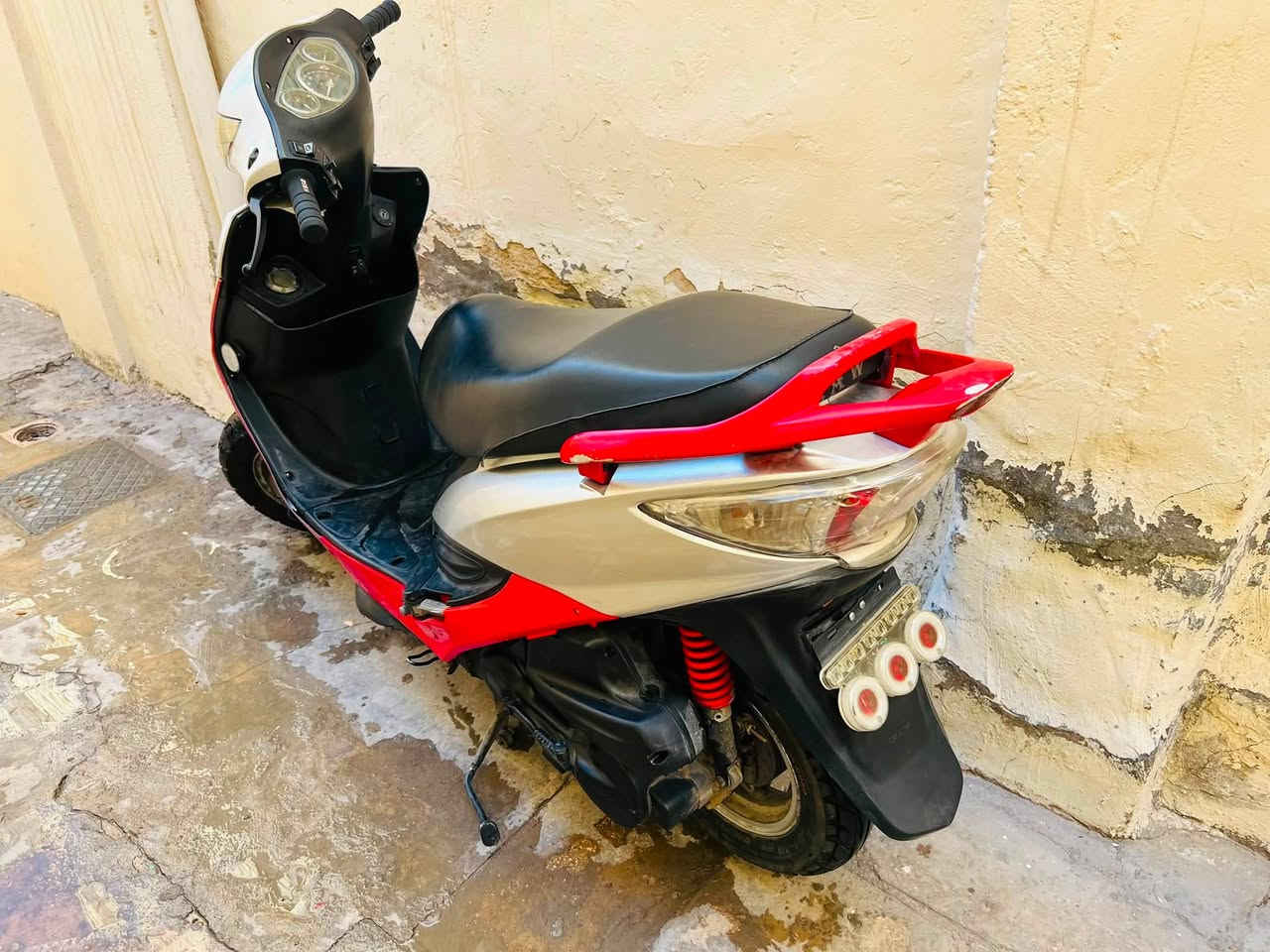 كامكو بكينه بلاديه للبيع حاليا شويه كفراتهه خالعه يرادلهه ترتيب مكينه حلوه وكهربائياتهه كلهه شغاله ***********
