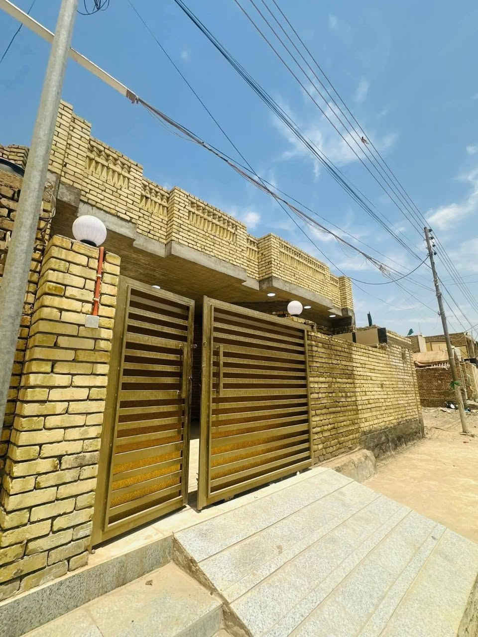دار للبيع في منطقة نهاوند الأولى
المساحة 200 متر  ،،  الوجه 10 والنزال 20

طابو صرف،،،،،،،  طابق واحد،،،،،،،  بناء حديث كونكريت مسلح 

الصور موضحة 

،،،،،،،،،،،،،،،،،،،،، 

يوجد بيت  في منطقة  الشيشان الاولى 140 متر  يحتوي على غرفتين نوم 

يوجد بيت في منطقة الشيشان الاولى 160 متر يحتوي على غرفتين نوم 

يوجد بيت  في منطقة العرضات 200 متر  يحتوي على غرفتين نوم 

يوجد في منطقة العرضات بيتين صفة  مساحة البيت الواحد 100 متر  الوجه 5 والنزال 20 طابق واحد 

يوجد بيت  في منطقة نهاوند ال 11 الف  200 متر

يوجد بيت في منطقة حي الشهداء 100 متر مربع بصف الركن 

يوجد بيت في منطقة حي الشهداء  100متر طولاني 
 
يوجد بيت في منطقة العابجية 200 متر 

ـــــــــــــــــــــــــ
ـــــــــــــــــــــــــ

للاستفسار اكثر  الاتصال على الرقم او مراسلة على الواتساب او الصفحة 

***********
