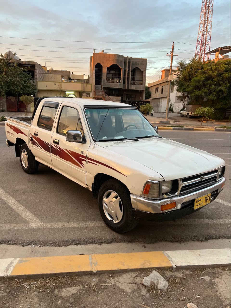 Toyota 1989.      3y 
مەکینەی 3y             ئاڕمی پلاستیک سلێمانی 

قوفلی 24 $ گڵا 

سەرفوو بوخاری نیە  

کارەبای مەزبووتە. گشتگیانی ئیشەکات 

تەقەوو رەقەی نیە 

تایەکانی لۆکن 

ناوی زۆر جوانە 

لە کەلارم
جوابی کۆمینت نادەمەوە. 
*********** كالار, السليمانية
