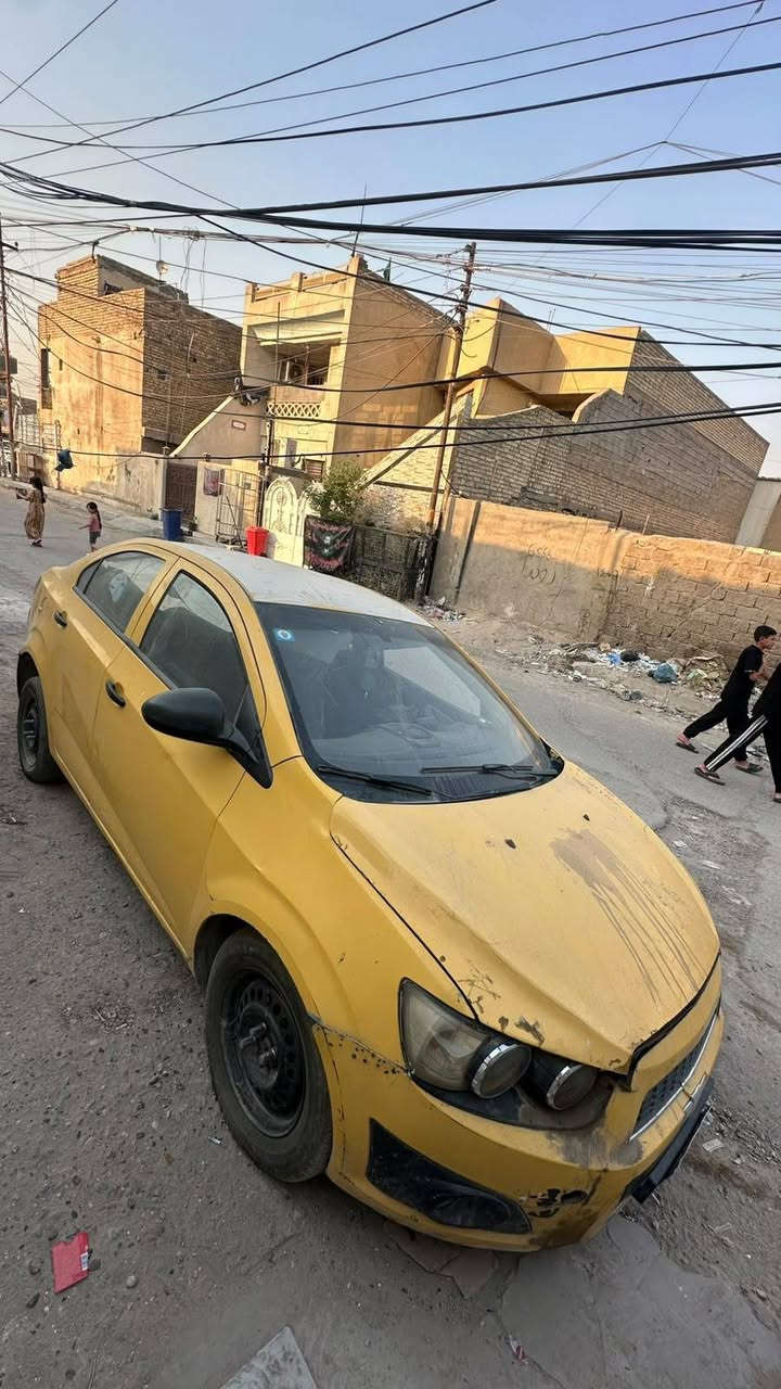 سلام عليكم عندي سياره شوفر ليت سونك للبيع السياره بيه كازكيت وبيه نواقص ابيعه على حاله السياره مابيه ضربيه لون اصفر موديل 2012  واذا حابين تتواصلون وياي هاذ رقمي  *********** عنواني زعفرانيه
