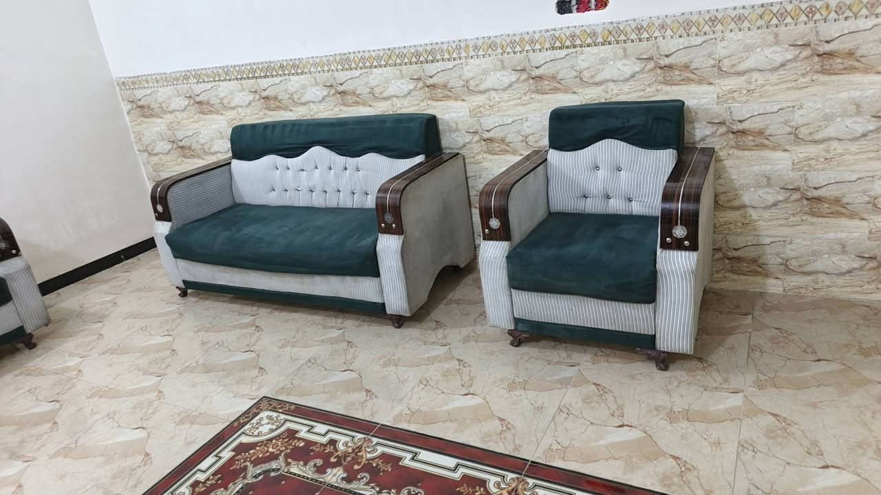 تخم للبيع ١٠ مقعد منطقة طليحة ***********
