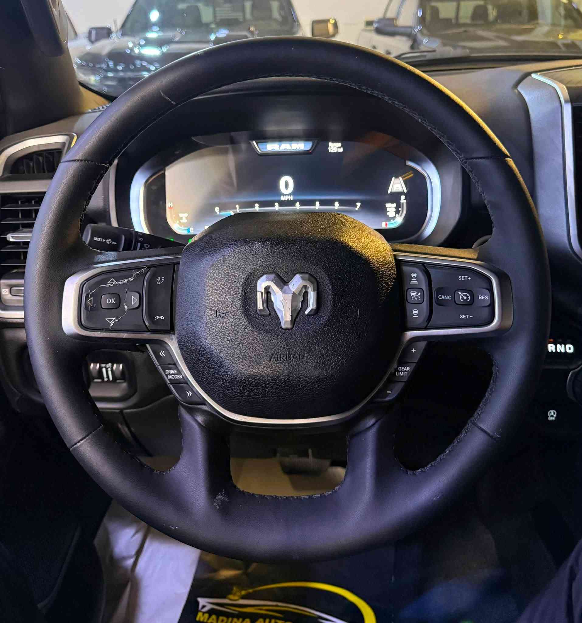 Dodge Ram 
2025 BigHorn
V6 - 3.6L - 4x2

بسمە و شغال
شاشە تیسلا
کامیرە 
کوشینات هیتر
سوکان هیتر
باب طویل
بودی قصیر
دبل اکسل
گیج الکترونی
رادار
ئوتو ستوب
ویل 18

6.000 mile
بدون صبغ
سعر ?

***********
***********
