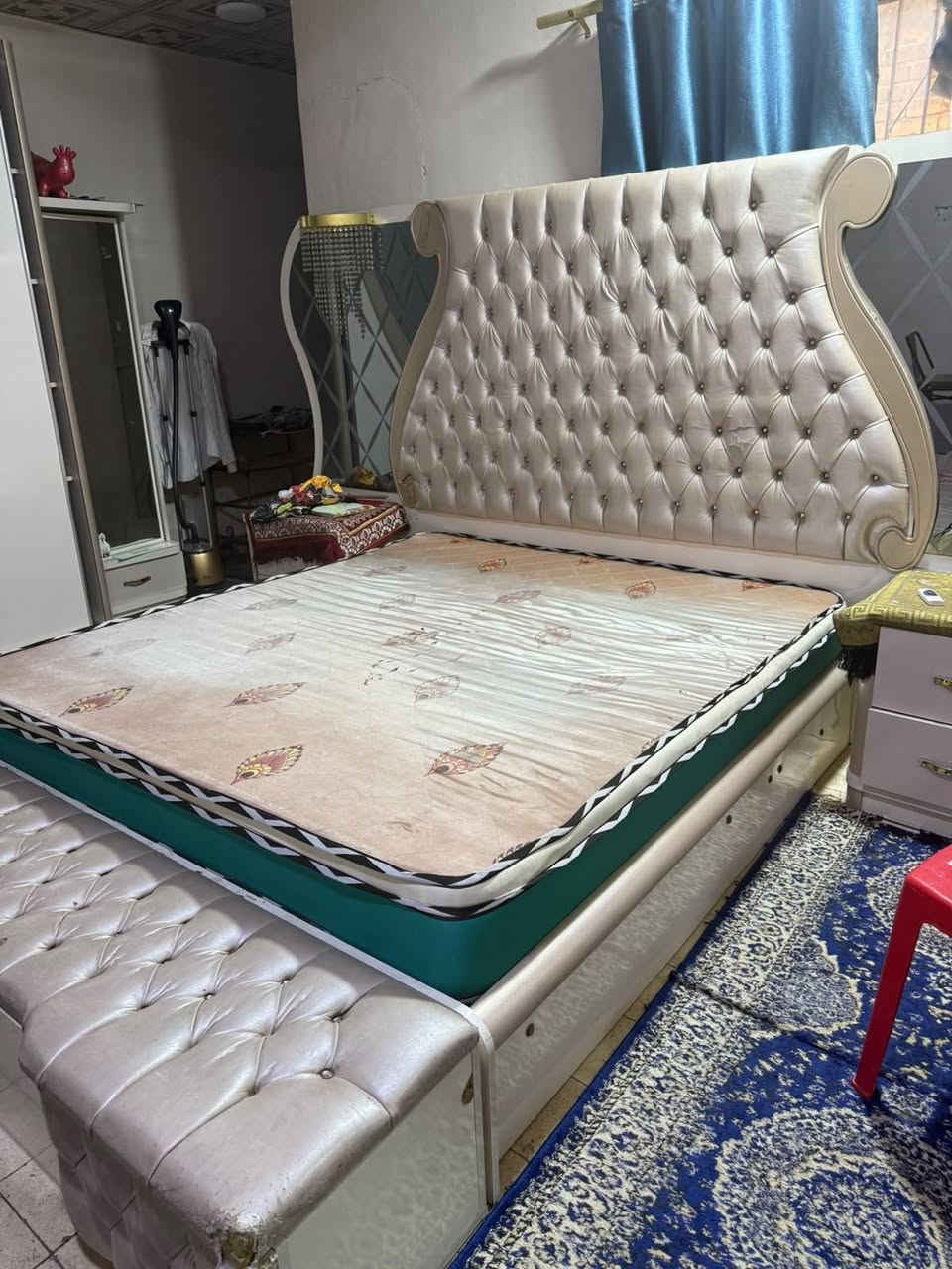 للبيع غرفة نوم مستعملة نظيفة بحالة ممتازة وتصميم فخم يجمع بين الأناقة والعملية، :
​
​✨ الغرفة ممتازة ومتكاملة.
​📞 للإستفسار ومعرفة السعر والمزيد من التفاصيل، يرجى الاتصال حصراً على صاحب الرقم او مراسلة واتساب 

+964 771 231 3134
