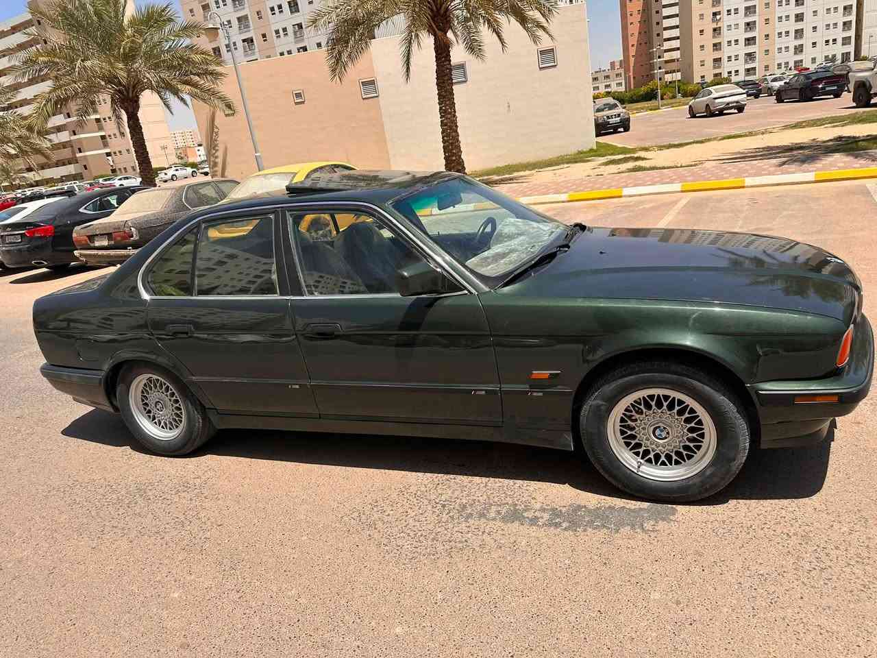 السلام عليكم عندي بي ام موديل 1992 
فتحة مصبوغة عام للجمالية تبريد شغال كير محرك مال صقر 28 دبل فانوس سيارة موجودة بغداد سعر 58 اتصال ***********
