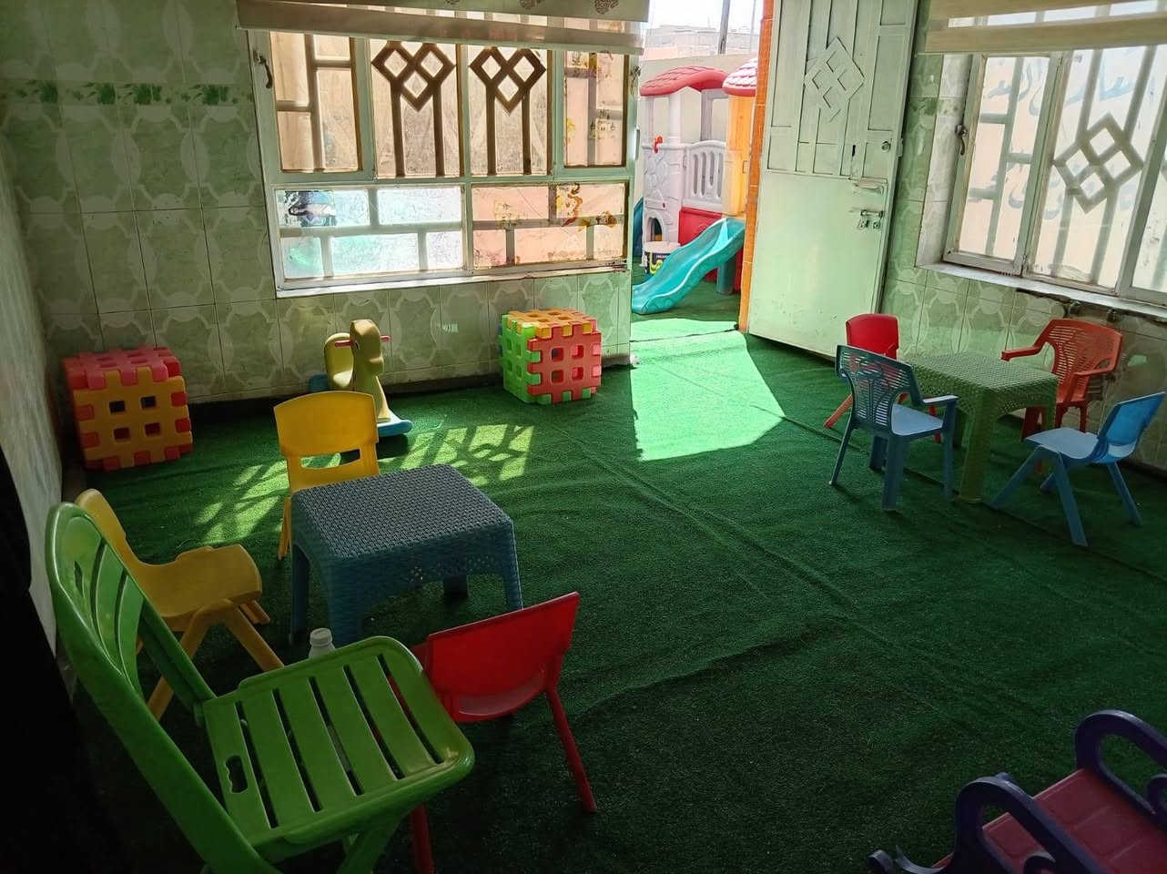 روضة وحضانة الملكة الأهلية 👑
​نستقبلكم بكل حب وشوق لتسجيل أطفالكم الحلوين لنمنحهم بيئة آمنة، رعاية فائقة، ومستقبلاً مبكراً مشرقاً!
​ما نتميز به:
​منهج تعليمي متكامل ينمي قدرات الطفل الفكرية والإبداعية.
​بيئة آمنة ورعاية تامة تضمن راحة وسلامة أطفالكم طوال اليوم.
​أقسامنا المتاحة:
​الحضانة: تستقبل أطفالنا الأعزاء من عمر شهر وحتى 4 سنوات.
​الروضة والتمهيدي من 5 الى 6 سنوات : لتأسيسهم بأفضل الطرق التربوية والحديثة.
​عناية خاصة: نستقبل أطفالنا ممن لديهم فرط حركة وتأخر النطق مع اهتمام متخصص.
​مواعيد التسجيل يومياً: من الساعة 9 مساءً وحتى 12 ظهرًا.
​بداية الدوام الرسمي: ينطلق عامنا الدراسي الجديد بتاريخ 1/9/2026.
​📞 للحجز والاستفسار:
​***********
​***********
كاطون الرحمة قرب جامع الاقصى
