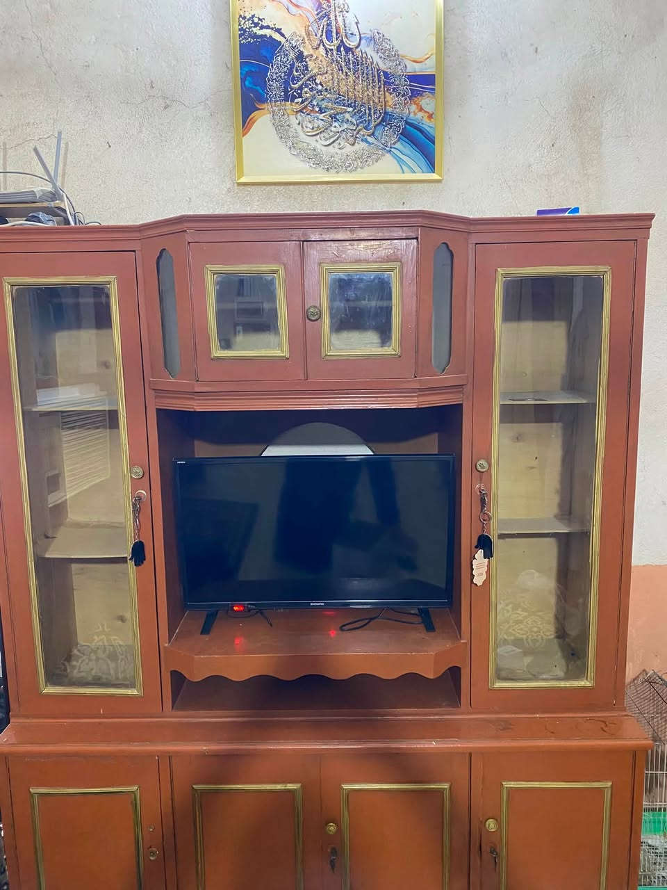 سلام عليكم بوفيا نظيفة خشب قوي خانتين فوق و4 خانات جوة للبيع ب60 الف مكاني بصرة زبير استفسار خاص او ***********

