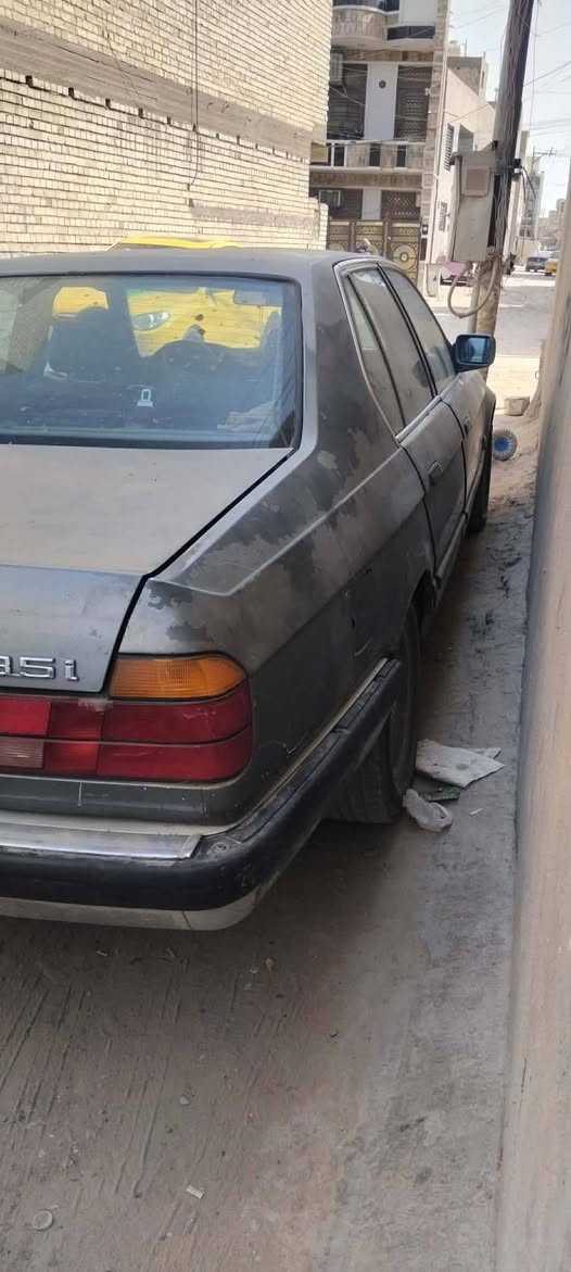 السلام عليكم للبيع او للمراوس سليمانيه رقمه تحويل وكاله حاضر بي ام دبليو موديل 92 محرك 3.5 مفتوح كير مكينه مكفولات تبريد شغال تخم تاير صدر امامي خلفي كامل مابيه نقص كشتات جلد انظاف بس كشن السايق يرادله دوشمه الكشر نظيف يراده بس صبغ محرك كير خير من الله  _ السعر 35 وبيها مجال حك الجيه بغداد الدوره ***********
