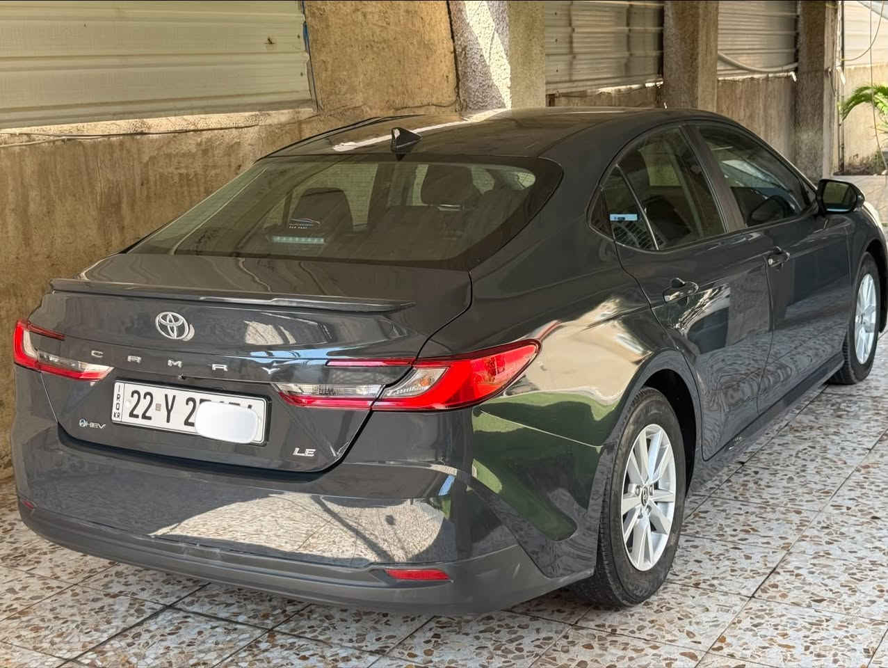تويوتا كامري 2026    
حجم المحرك : 2500 هايبرد 
فئة : LE اللون سمنتي 
عداد المسافه : 6 الاف 
رقم اربيل بأسمي هزه وسنويه جديده 
بصمة / تشغيل عن بعد 
رادار 360° / كاميرا خلفيه 
تحديد مسار / قياده ذاتيه 
نقطه عمياء     /  شاحن وايرلس 
هاندبريك بصمه / 3 انظمة قيادة 

صبغ قطعتين صندوق وجاملغ خلفي 
بجم كبس بدون ايرباك بدون دواخل بدون شواصي مكتوب بسونار شاصي ايمن ضربه هو فقط  ارتداد صاير بس يكتب ضربه  لا شخط ولا رصعات سونار موجود بالمنشور مابيها اي نقص الحمدالله 

سعر السياره : 230 ورقه 

مكاني بغداد حي الجامعه 
***********
