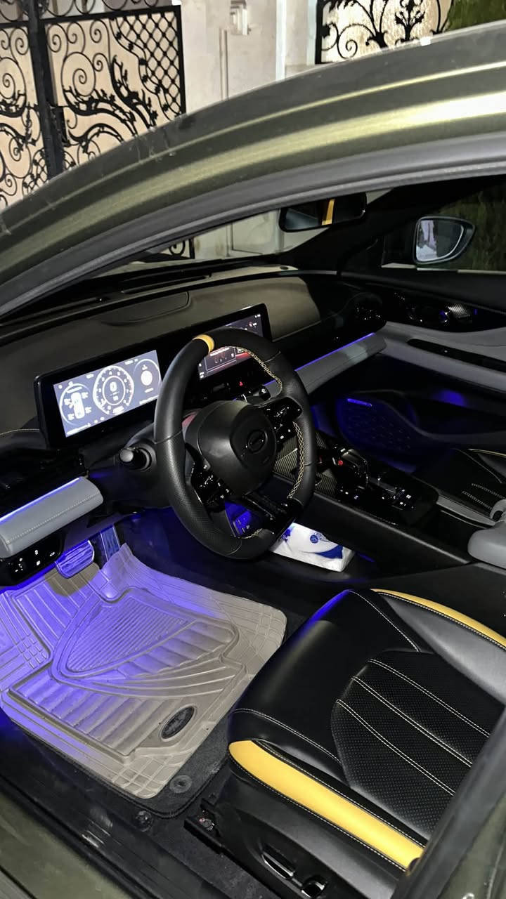 🚘 للبيع GAC EMPOW 2025 فل مواصفات
السيارة موديل 2025، فل مواصفات، وممشاها فقط 6,000 كم.

• محرك 1.5 Turbo GDI
• قوة 177 حصان
• عزم 270 نيوتن
• قير 7 سرعات DCT Wet
• دفع أمامي
• فتحة سقف
• شاشة ومواصفات داخلية كاملة
• LED
• جنوط رياضية
• كاميرا خلفية
• حساسات أمامية وخلفية
• Auto Hold و EPB
• أنظمة أمان وثبات
• بوابات أكزوز كهربائية
• زر تحكم بالستيرن لفتح وغلق بوابات الأكزوز
• أكزوز رياضي بصوت قابل للتحكم

السيارة مكفولة.
بدون أي حادث.
بدون أي صبغ.
ممشاها 6,000 كم فقط.

نفس السيارة بهذي المواصفات غير متوفرة حالياً لدى الشركة، فهذه فرصة للي يريد EMPOW 2025 فل بدون انتظار طلب أو استيراد.

سيارة شبه جديدة، ممشى قليل جداً، وحالتها نظيفة. الفحص متاح بأي مكان متفق عليه.

📍 الموقع: أربيل
💰 السعر: 18,000$

📞 للتواصل: ***********

