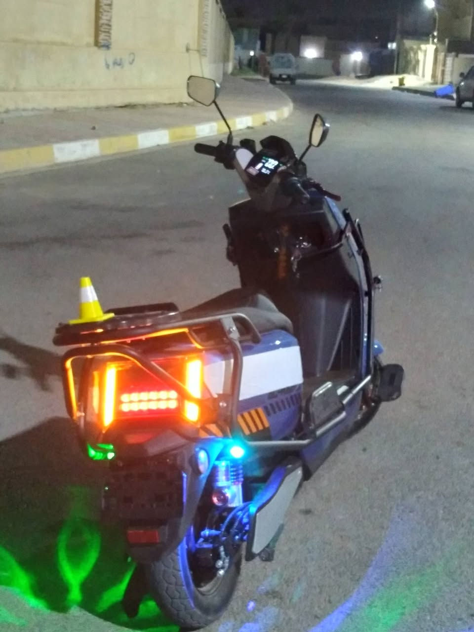 سلام عليكم دراجه الماسه للبيع ٦ باتري كفاله عامه ماشيه ١٥٠٠ كيلو قابل للزياده الدراجه شرط مافيها شخط مواصفاتها معروفه نضام بك ومثبت سرعه هورن وأربع سرع اشاير دبل اشاره لايت يعمي عمي عالي وناصي ملفها ٣٥٠٠ صاروخ سرعتها الحقيقيه ٨٠ كيلو دراجه كامله مكمله مبيهاا اي نقص 
السعر ٧٠٠ بيها مجال لو ما متوازي ما ابيه اتصل وبيك خير وتدلل🖤⚜️ *********** مكاني رمادي فلكت الفرسان 🤍⚜️
