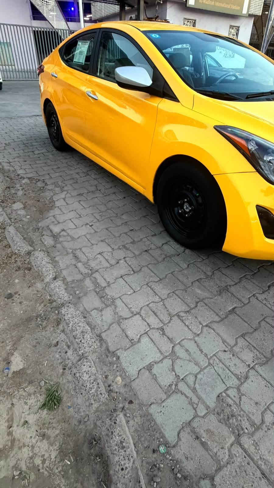 انتره 2016 وارد امريكي حادثه حافه البنيد نفسه والسياره كلها ليل واحد أي قطعه تبديل مابيه مكينه 1800دوش مكينه كير كفاله منظومه غاز صدر امامي وخلفي جديد تايرات جدد تبريد ثلج السياره جاهزه من كل النواحي السعر 107 رقم هاتف *********** مكان السياره بغداد حبيبه
