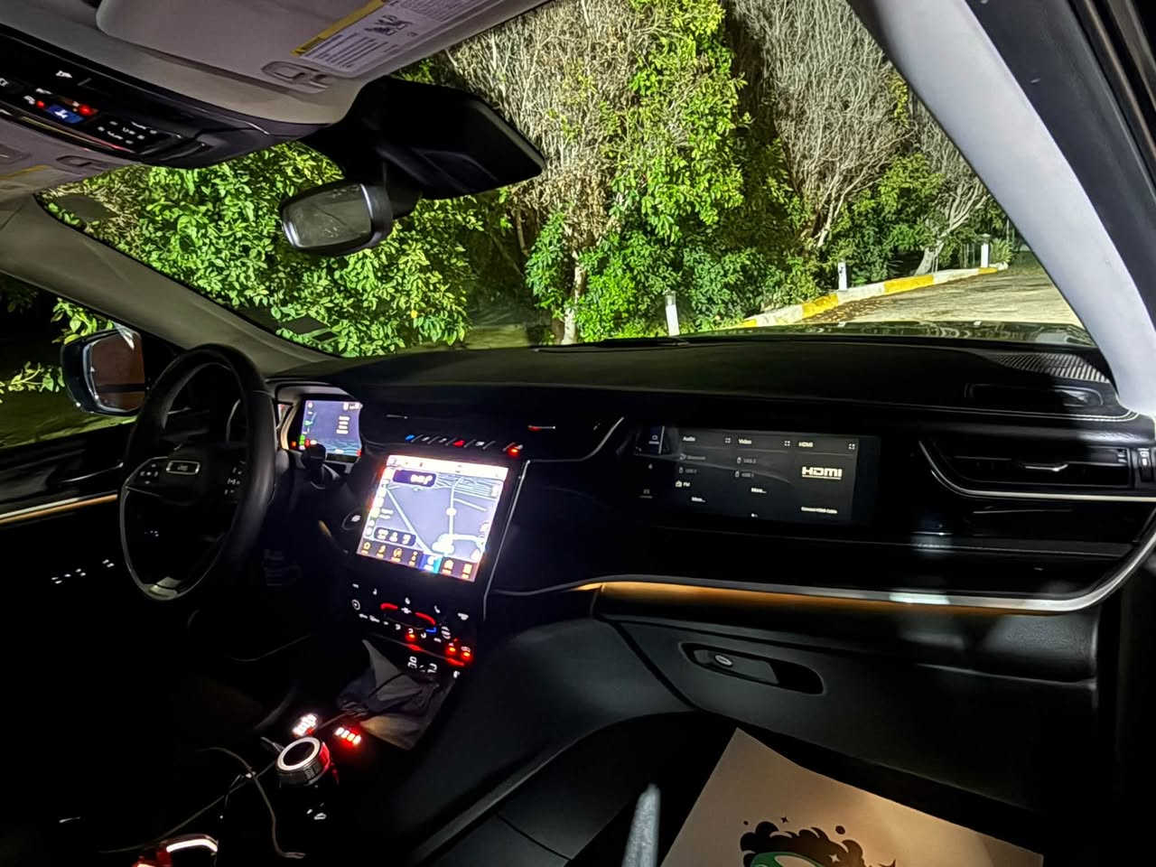 ‏  Jeep Grand cherokee 4xe 
موديل 2024 4x4 هايبرد
🚗🚗ماشية  42
الداخل لونين مطعم بصاج
إنارة داخلية LED 
5 راكب 
‎3 انضمة بنزين +هايبرد +كهرباء
حادث بسيط على كد شبر صبغ بخشم بنيد
بدون تبديل اي قطعه
بدون ايرباك
دعاميه اماميه بلادي
لايت امامي بلادي
#مواصفاتها
.  
.بصمه تشغيل عن بعد
بنورما فول
3 شاشات
.دمام خلفي
.كشنات جلد
.كشن السايق ميمري
.كشنات كهرباء
.صندوق كهرباء
.حساسات خلفيه 
. قطعتين تبريد 
.اشاير بالمري
.رادار امامي
.رادارات خلفي
خمسة وضعيات قياده
. كير ماوس
. نظام منحدرات
. هيترات بالكشنات 
.ويل كب كروم
.لايتات لد
.بكلايت لد
.كشافات
.بصمة ابواب
. نضام توقف ذاتي
فول مواصفات 1/1  بعد بيها مواصفات
السعر 30500 وبيه مجال
للاستفسار اكثر الاتصال على الرقم

***********
