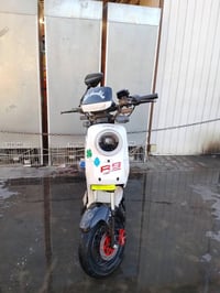 ار ٩ صار شهرين من ماخذها عارضها ب ٤٠٠ وبيها مجال دراجه حلوة ونضيفه مكا...