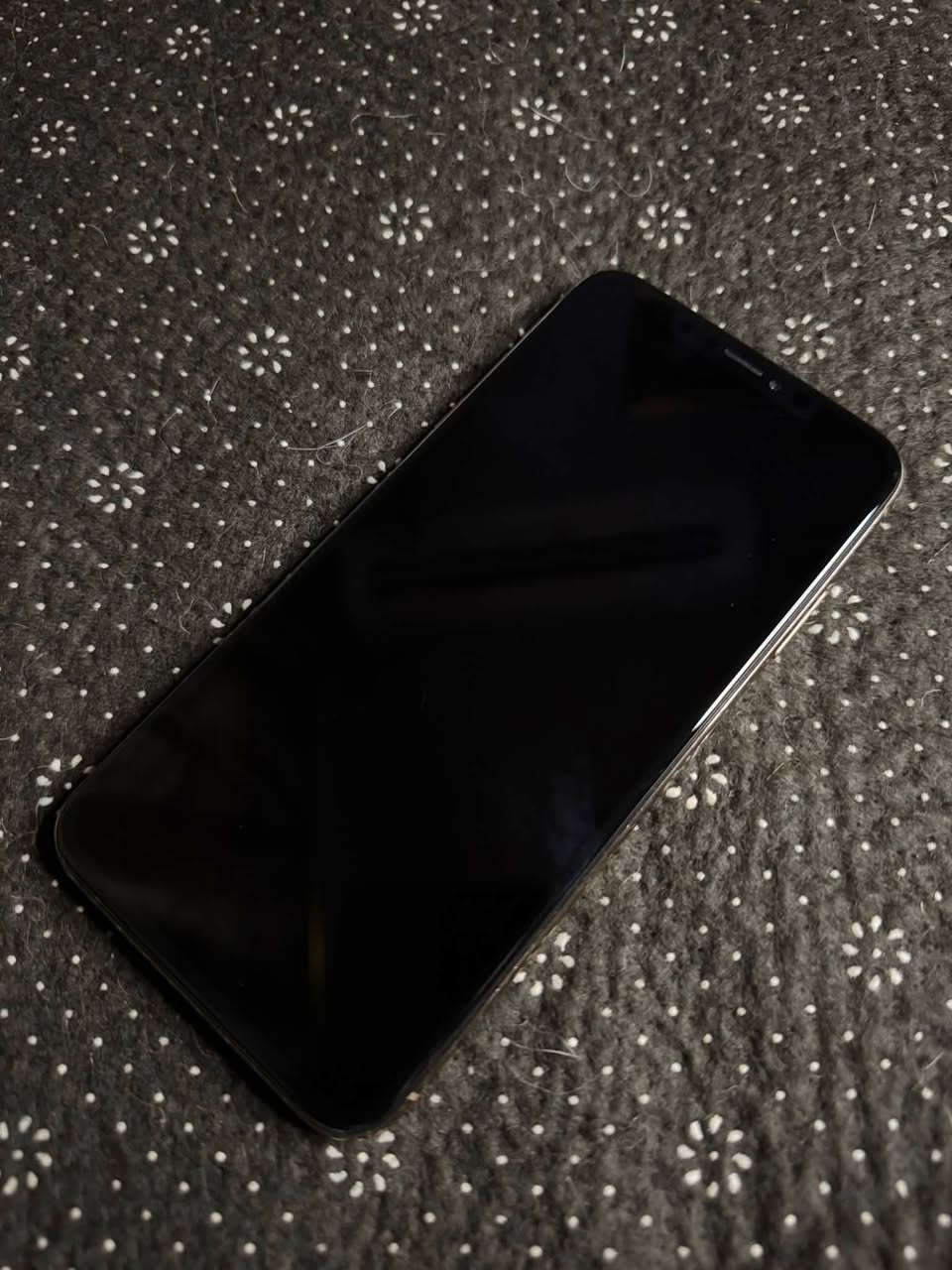 السلام عليكم
Iphone XS MAX 
تك سيم ذاكره 64 لون ذهبي فيس ايدي ما يشتغل مبدل بطاريه نسبتها 84 الجهاز حيل نطيف المشكله الوحيده الكامرات ما تشتغل السيم كارت شغال بدون اي مشكله مايكات رجاج سماعات اتصال كلو بشرط 
السعر خااص او واتساب ***********
