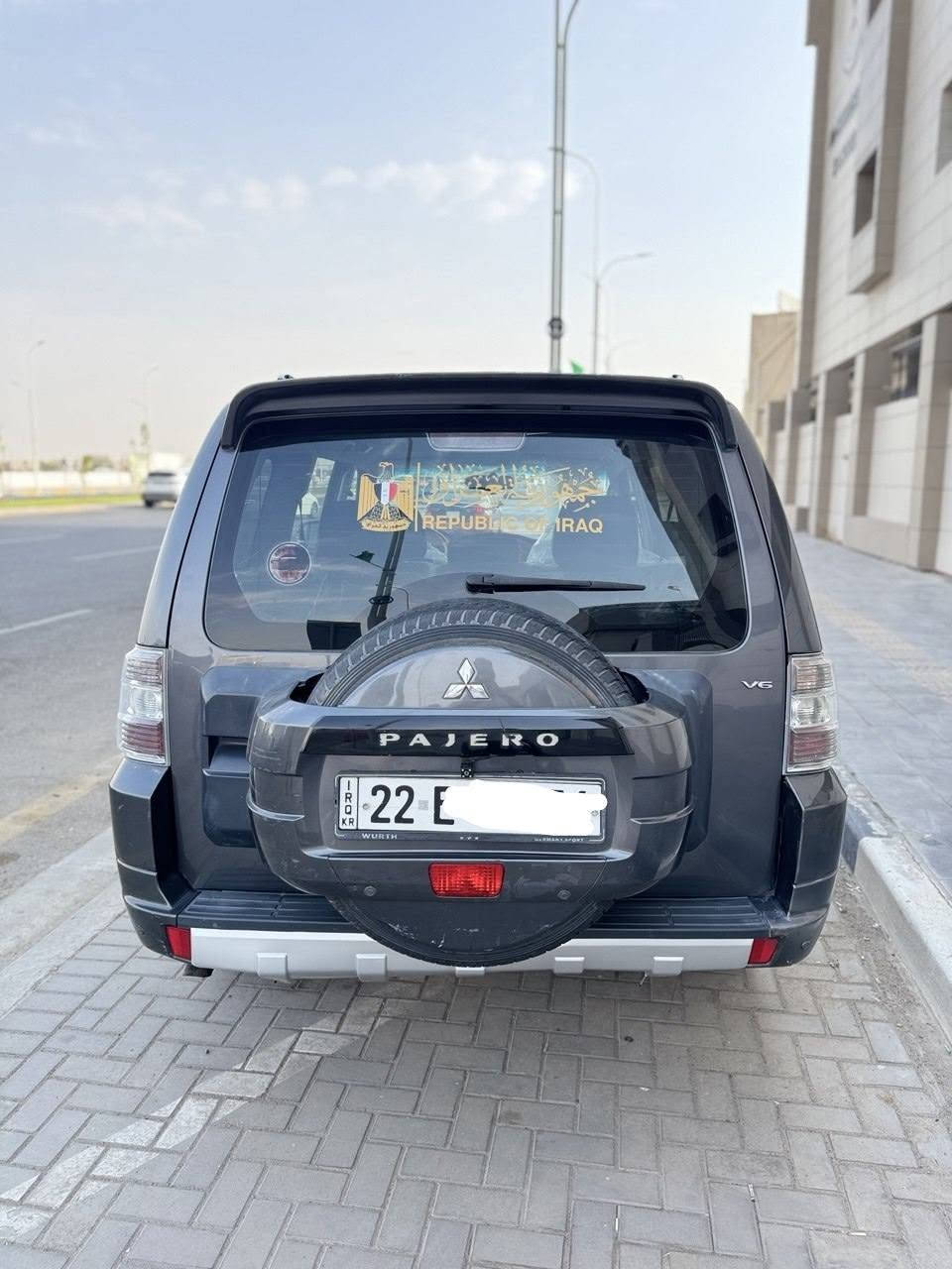 السلام عليكم باجيرو ٢٠١٦ خليجي سياره نظيفه وجاهزه من كلشي ماشيه ١٣٠ الف بيهة صبغ ٣قطع  مواصفات شاشه كامره حساسات مرايات نيكل داخل صاج بيج لد امامي + لايت زنون بلاد ٧راكب تبريد ٣قطع محرك ٦سلندر فورويل اوتوماتيك رقم أربيل انكليزي ٢٠٢٨ تحويل مباشر سعر ١٣٥ وبيهة مجال *********** العنوان البصره البصرة, العراق
