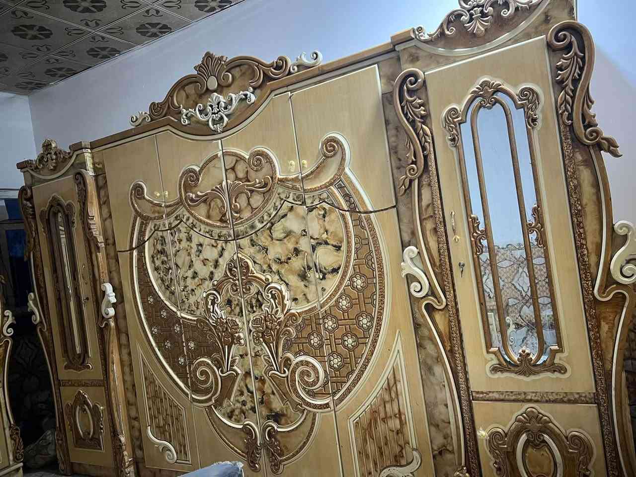 غرفه نجاره تفصال ام السته طابقين نضيفه سعر 750 وبيه مجال لشراي عنوان سوك الشيوخ ***********

